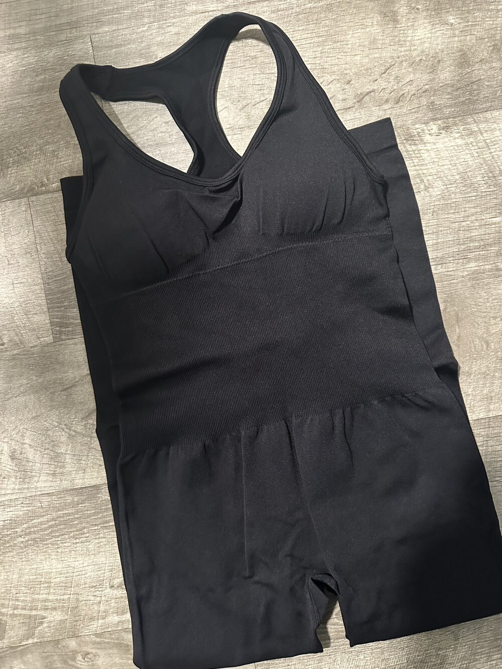 Enterizo deportivo negro con copa removible y control abdomen 1