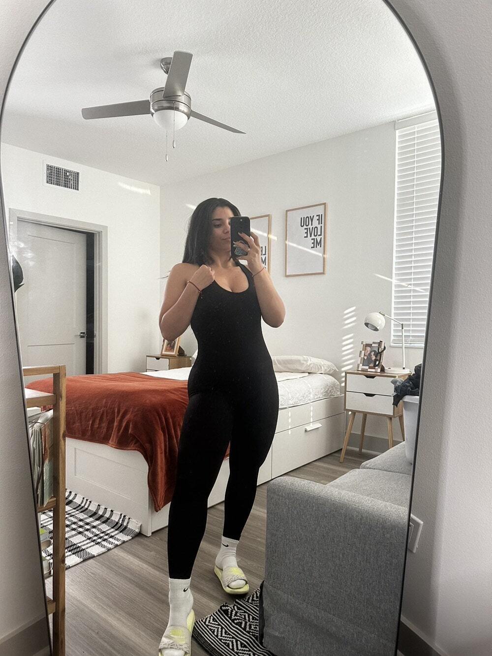 Enterizo deportivo negro con copa removible y control abdomen 1